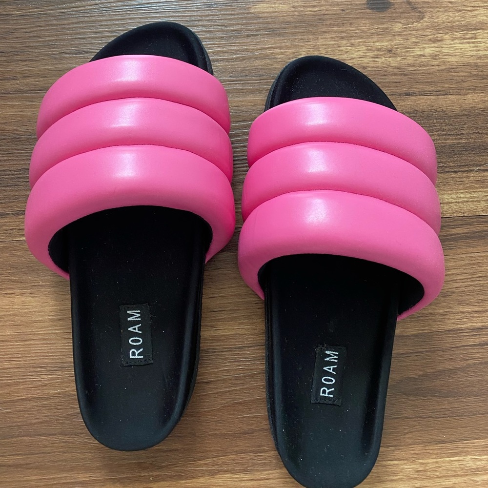 Roam Puffy Slides